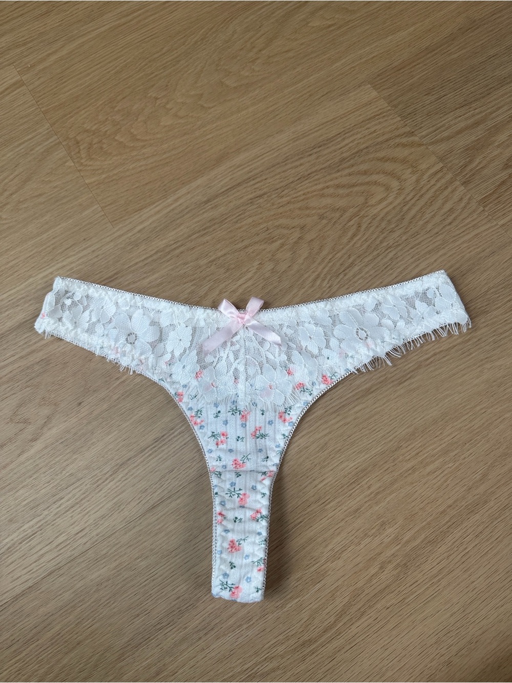 NWOT Floral Lace Thong Panty M